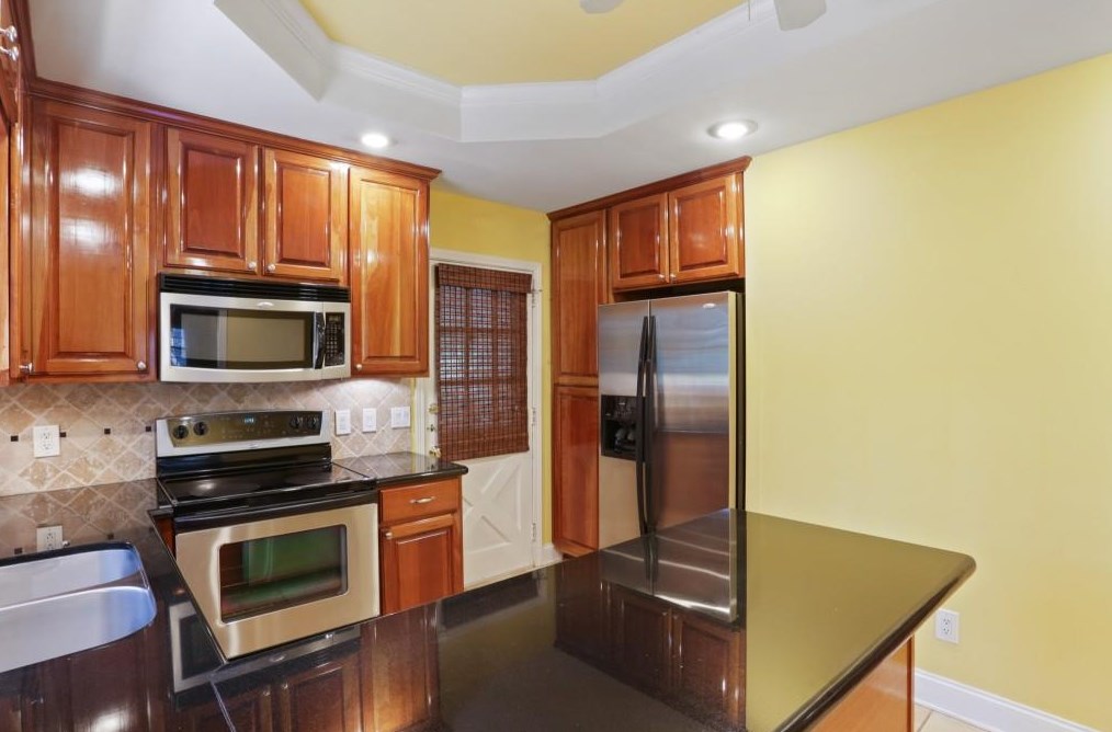 6485 Whispering Ln, Atlanta GA  30328-3065 exterior