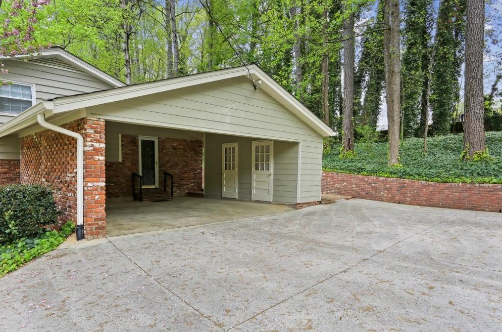 6485 Whispering Ln, Atlanta GA  30328-3065 exterior