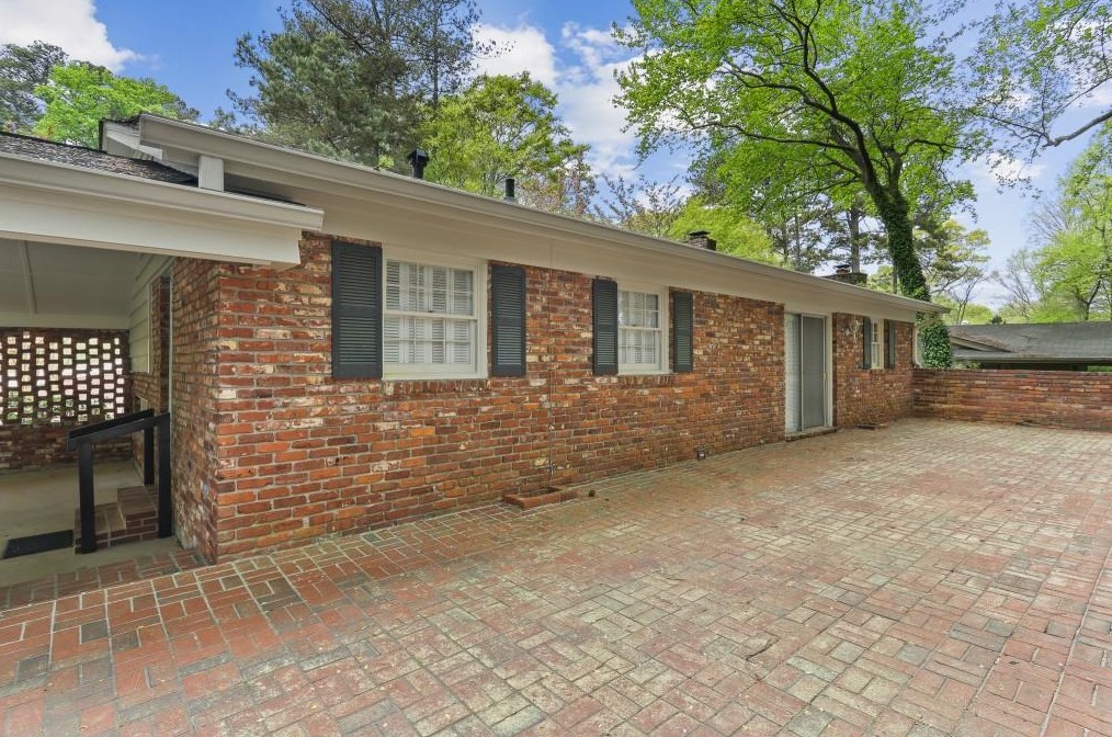 6485 Whispering Ln, Atlanta GA  30328-3065 exterior