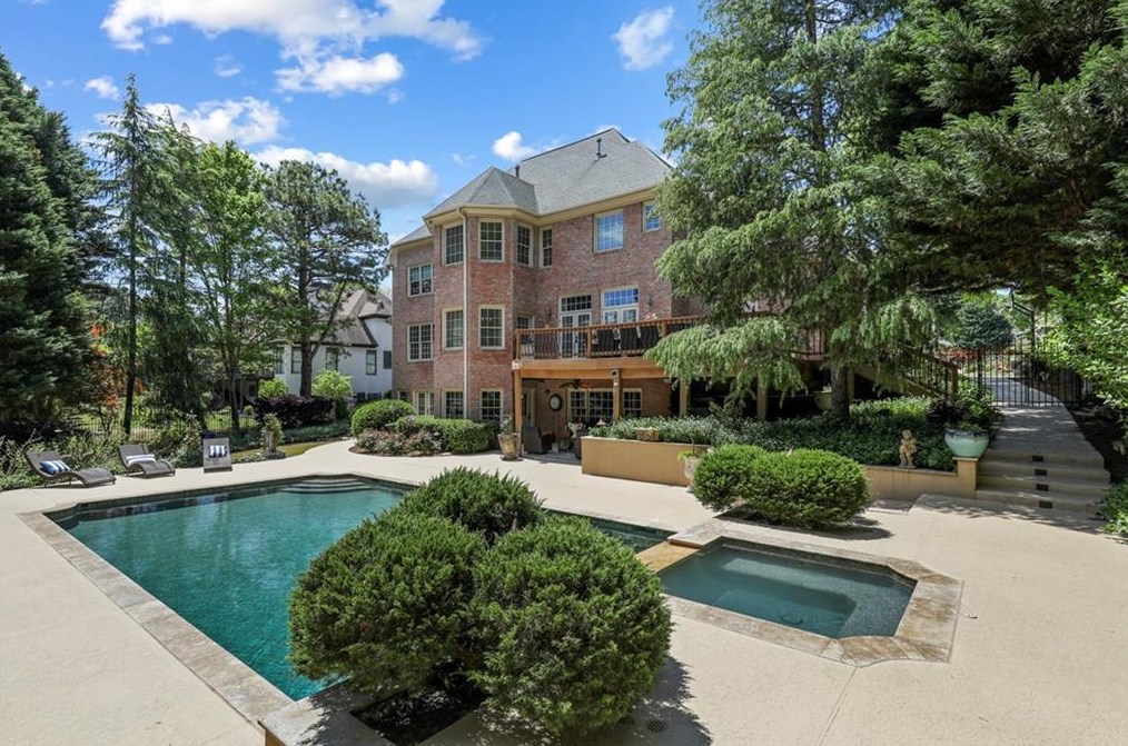 12165 Meadows Ln, Alpharetta, GA 30005-6786