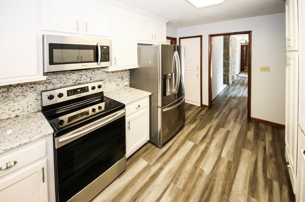 440 Dogleg Ct, Roswell, GA 30076-3549