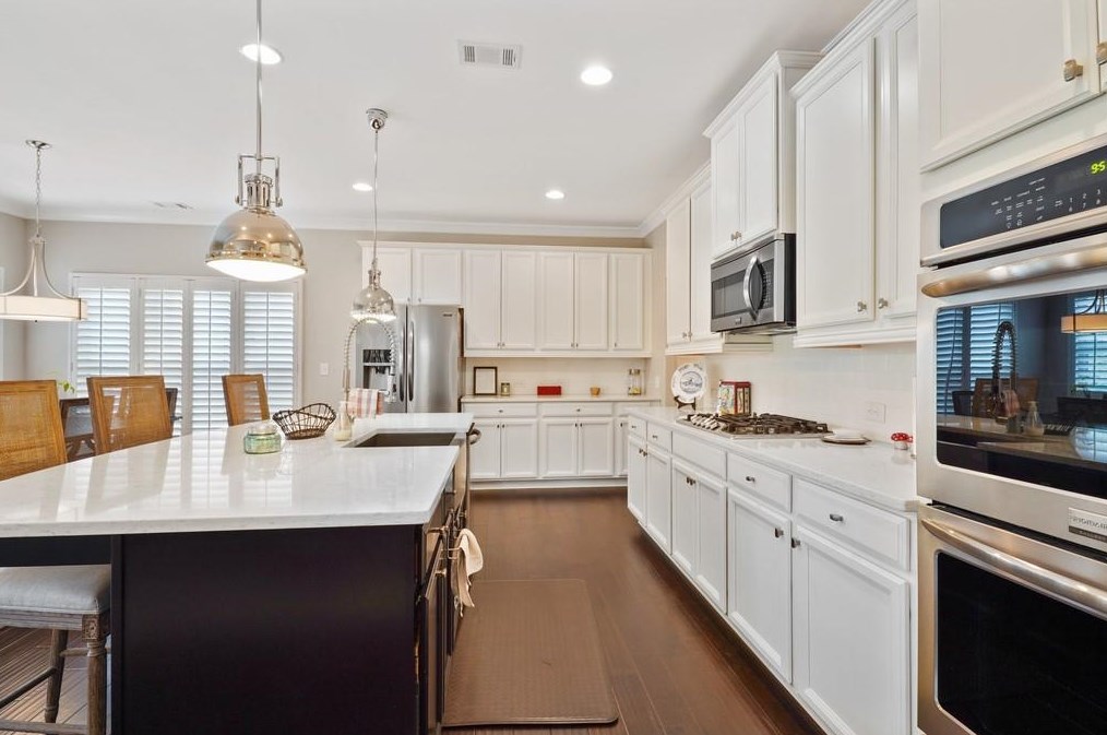 45 Pine St, Roswell, GA 30075-4819