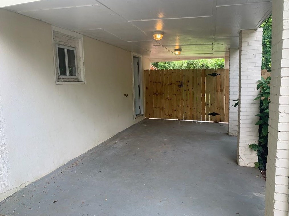 2219 Holly Hill Dr, Decatur GA  30032-5711 exterior