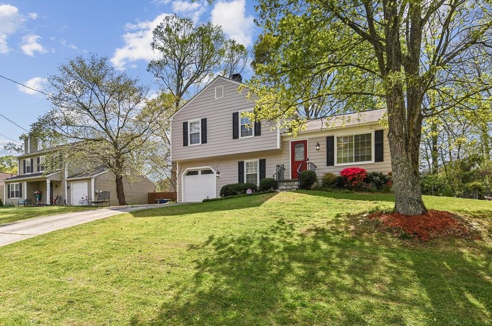 149 Birch Rill Dr, Alpharetta, GA 30022-5826
