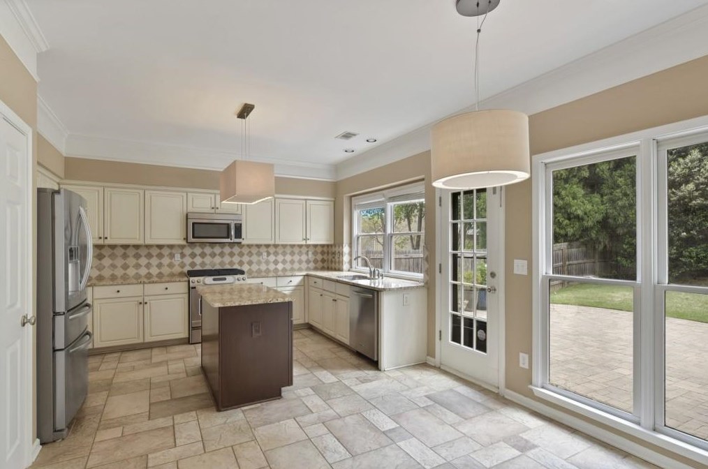 5538 Oxford Chase Way, Atlanta GA 30338-3057 exterior