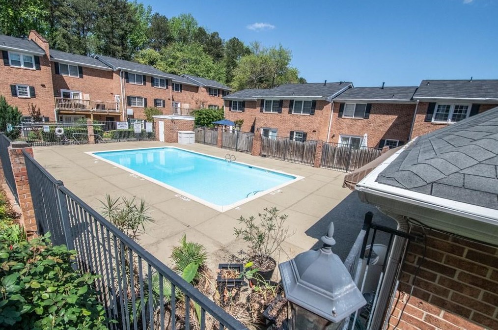 6520 Roswell Rd, Atlanta GA  30328-3116 exterior