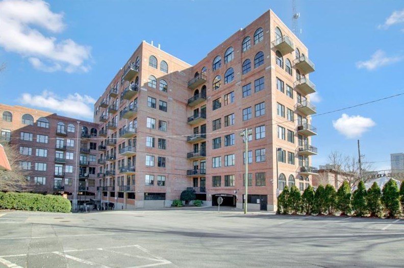 3235 Roswell Rd, Atlanta GA  30305-1882 exterior