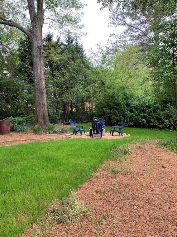 2322 Poplar Springs Dr, Atlanta GA  30319-3942 exterior
