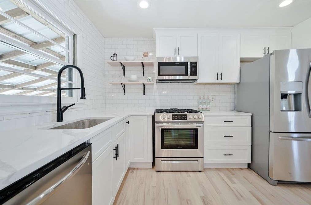 820 Timberland St, Smyrna GA  30080-3363 exterior