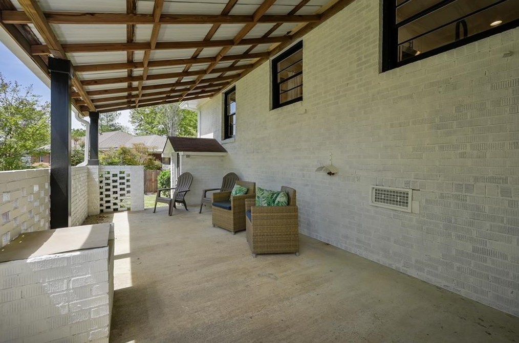 820 Timberland St, Smyrna GA  30080-3363 exterior