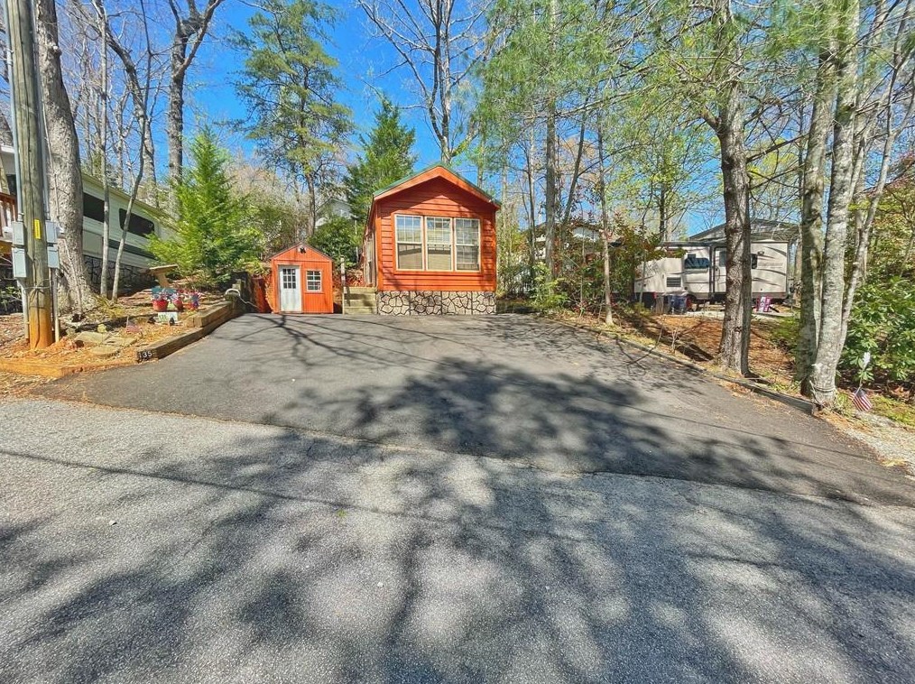 135 Rocky Ln, Cleveland, GA 30528