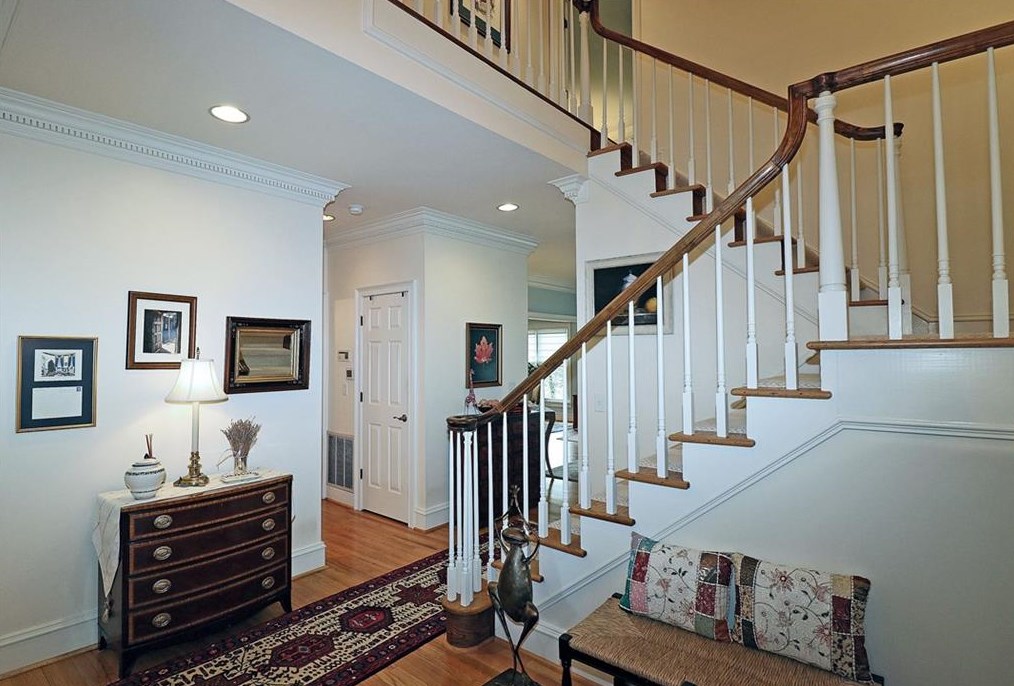 5646 River Oaks Pl, Atlanta, GA 30327-4259