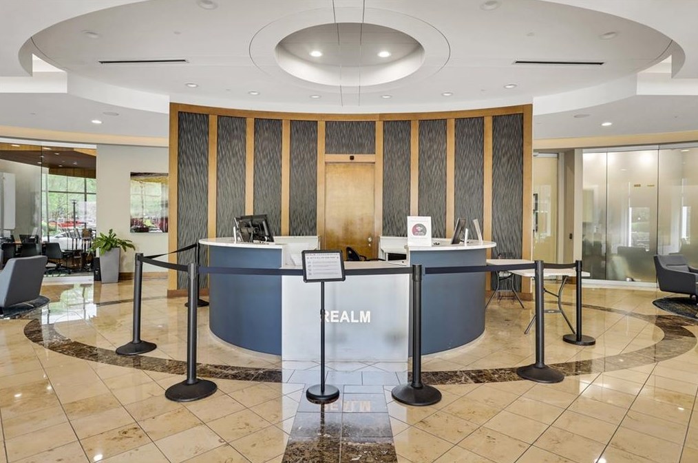 3324 Peachtree Rd, Atlanta GA  30326-1001 exterior