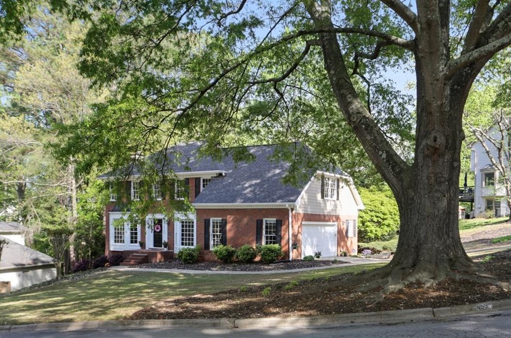 655 Ridgemont Dr, Roswell, GA 30076-2632