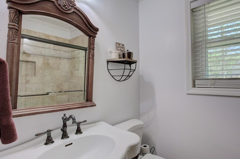 890 Brentwood Dr, Smyrna GA  30082-3404 exterior