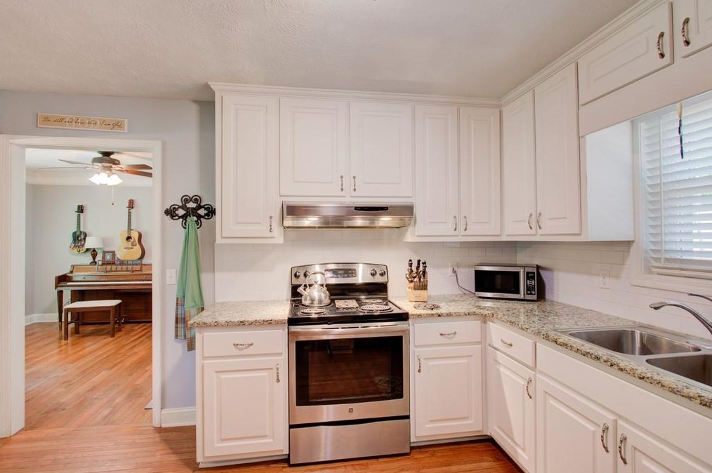 890 Brentwood Dr, Smyrna GA  30082-3404 exterior