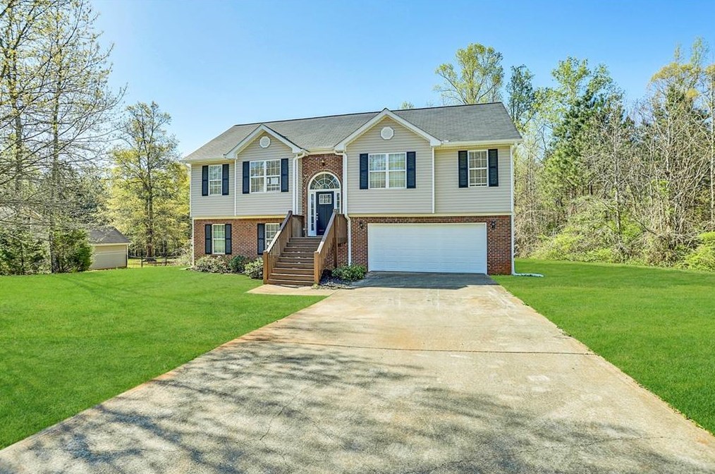 105 Valley View Dr, Porterdale, GA 30016