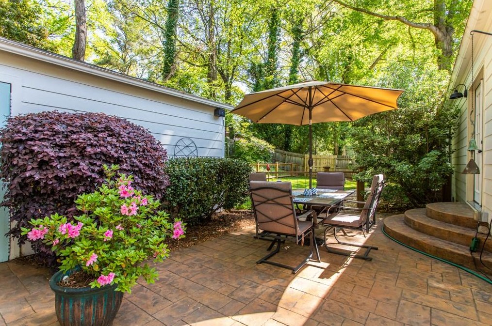 2222 Desmond Dr, Decatur GA  30033-4742 exterior