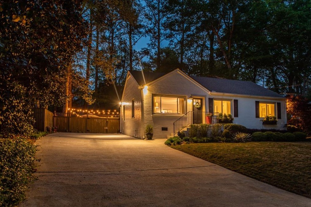 2222 Desmond Dr, Decatur, GA 30033-4742
