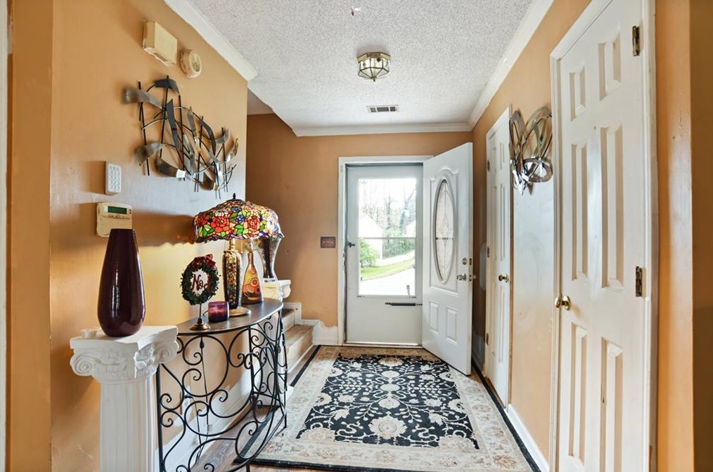 782 Ashley Ln, Stone Mountain, GA 30087-4653