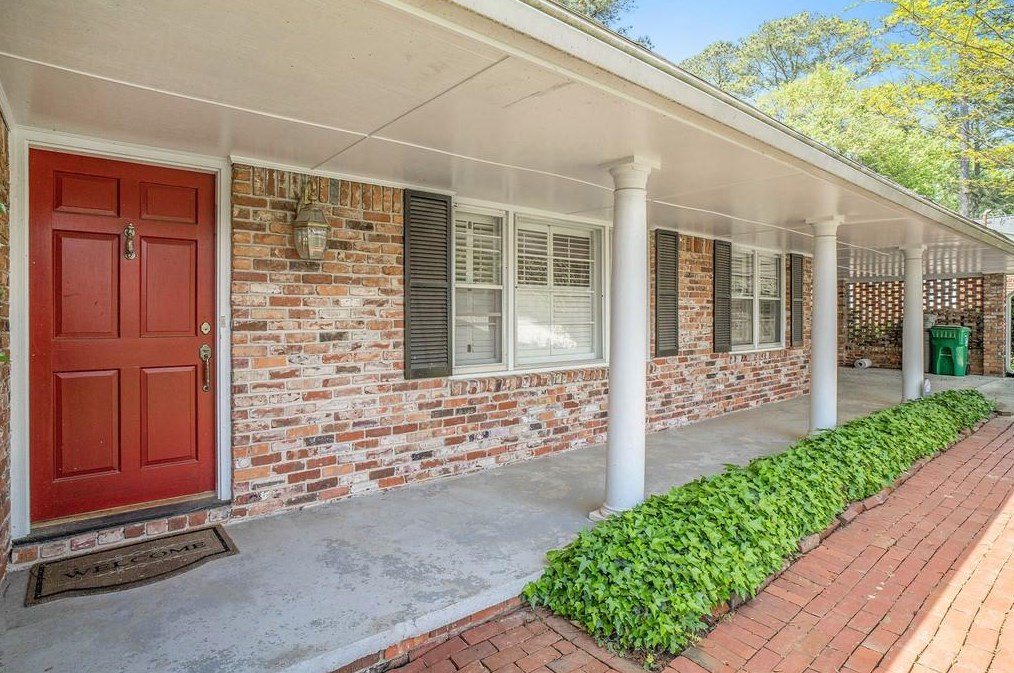 1504 Kahanna Dr, Decatur, GA 30033-2323