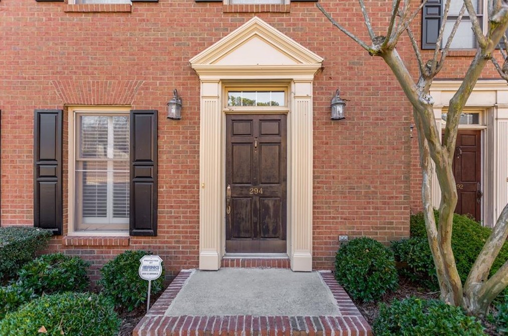 294 Windsor Pkwy, Atlanta GA  30342-2780 exterior