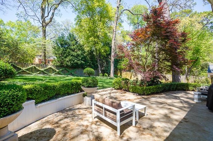 1830 Walthall Dr, Atlanta GA  30318-2647 exterior