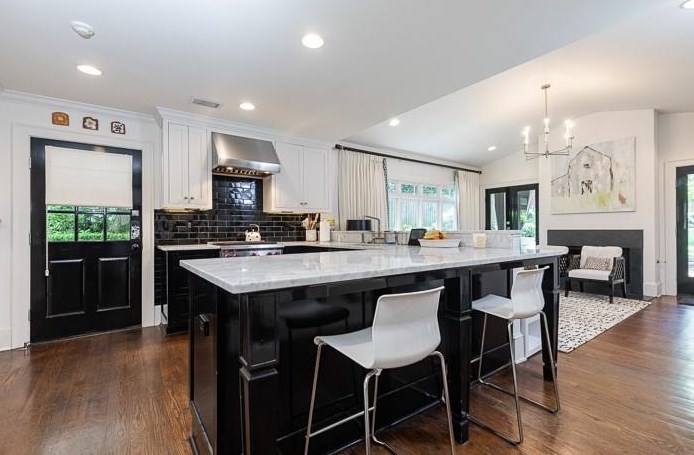 1830 Walthall Dr, Atlanta GA  30318-2647 exterior