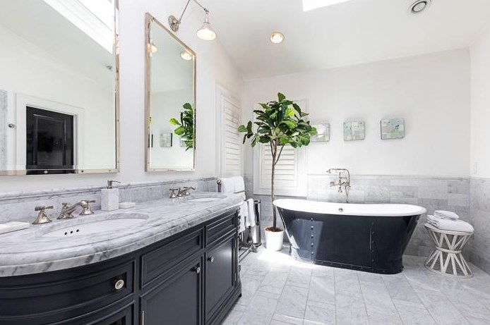 1830 Walthall Dr, Atlanta GA  30318-2647 exterior
