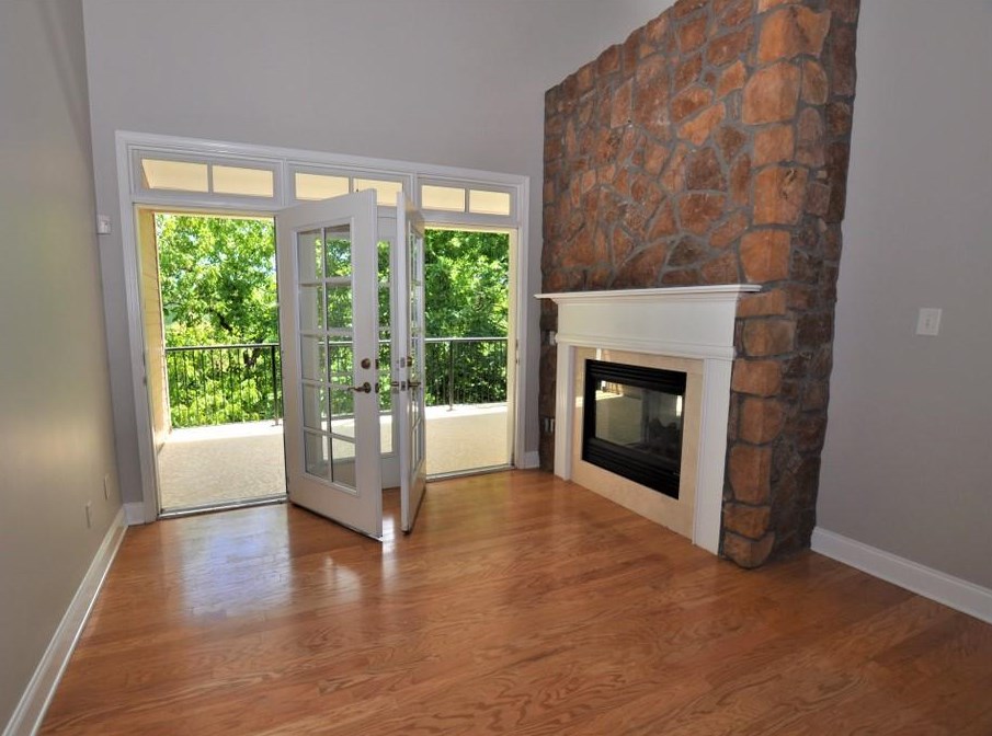 320 Creek View Ln, Roswell, GA 30075-4992