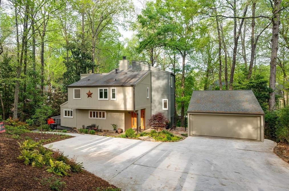 1235 Old Woodbine Rd, Atlanta GA  30319-1039 exterior