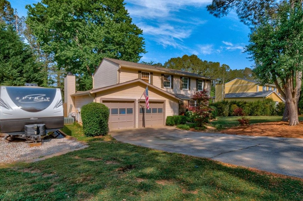 125 Roswell Farms Dr, Roswell, GA 30075-4367