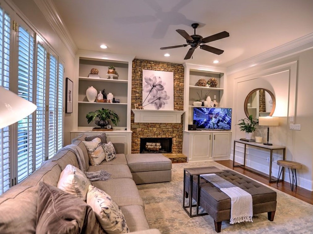 3163 Windsor Lake Dr, Atlanta GA  30319-2374 exterior