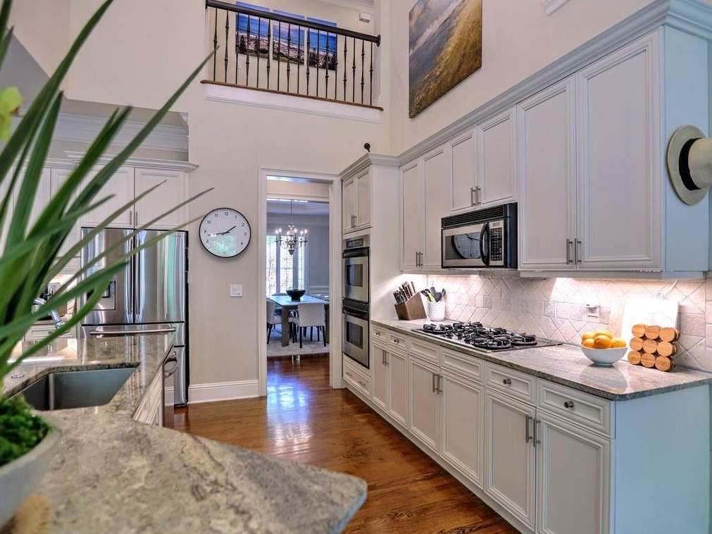 3163 Windsor Lake Dr, Atlanta GA  30319-2374 exterior