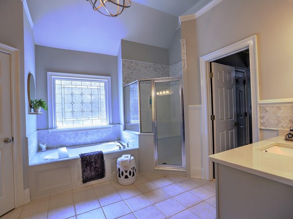 3163 Windsor Lake Dr, Atlanta GA  30319-2374 exterior