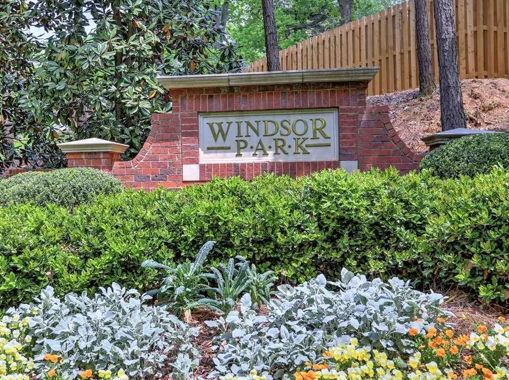 3163 Windsor Lake Dr, Atlanta GA  30319-2374 exterior