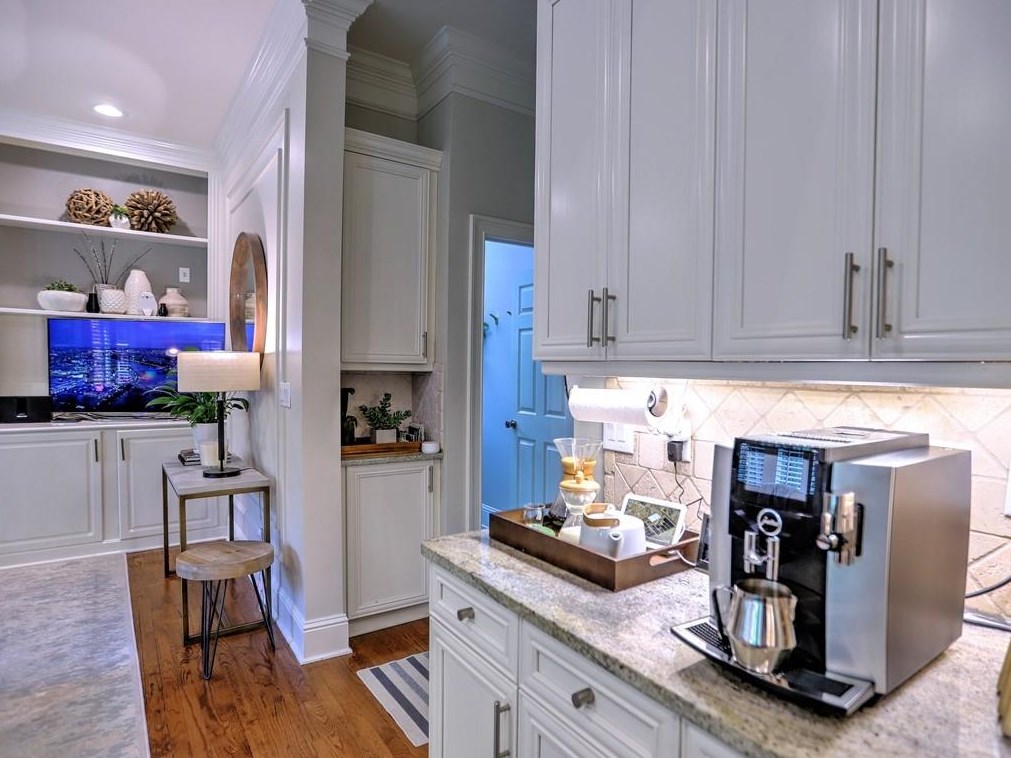 3163 Windsor Lake Dr, Atlanta GA  30319-2374 exterior