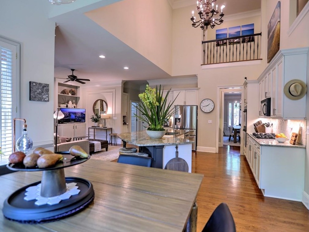 3163 Windsor Lake Dr, Atlanta GA  30319-2374 exterior
