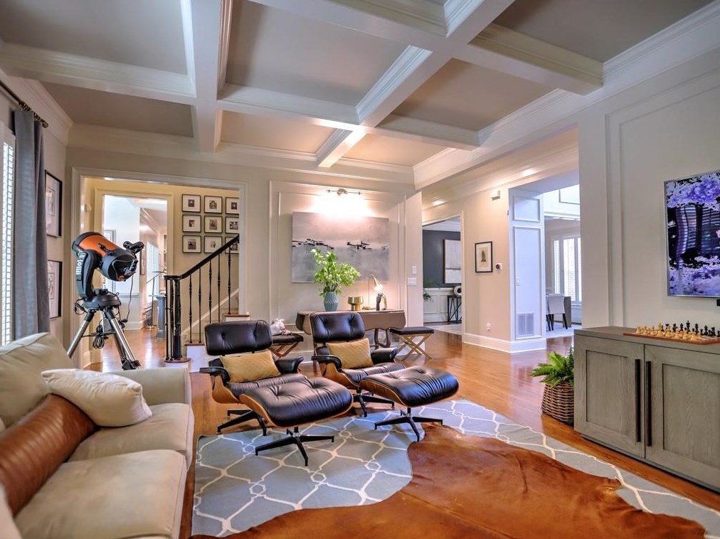 3163 Windsor Lake Dr, Atlanta GA  30319-2374 exterior
