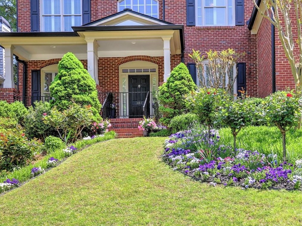 3163 Windsor Lake Dr, Atlanta, GA 30319-2374
