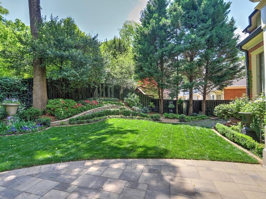 3163 Windsor Lake Dr, Atlanta GA  30319-2374 exterior