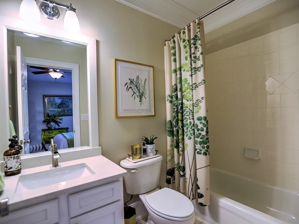 3163 Windsor Lake Dr, Atlanta GA  30319-2374 exterior