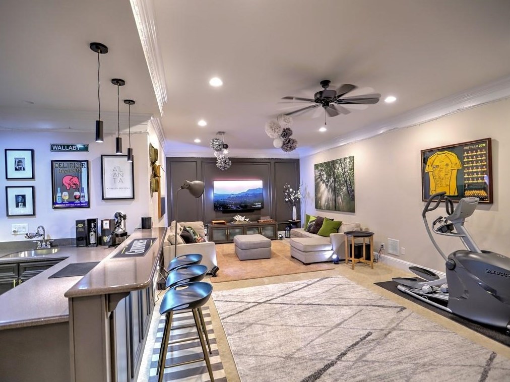 3163 Windsor Lake Dr, Atlanta GA  30319-2374 exterior