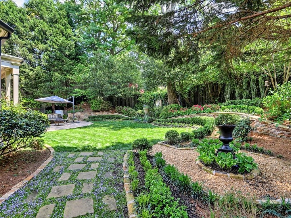 3163 Windsor Lake Dr, Atlanta GA  30319-2374 exterior