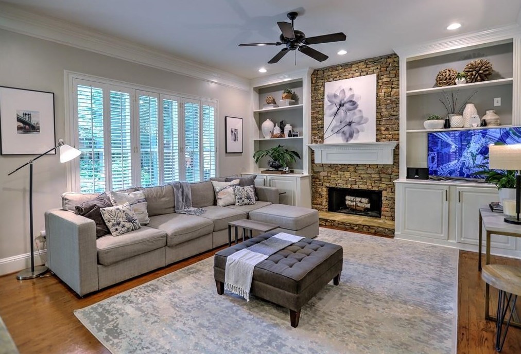 3163 Windsor Lake Dr, Atlanta GA  30319-2374 exterior