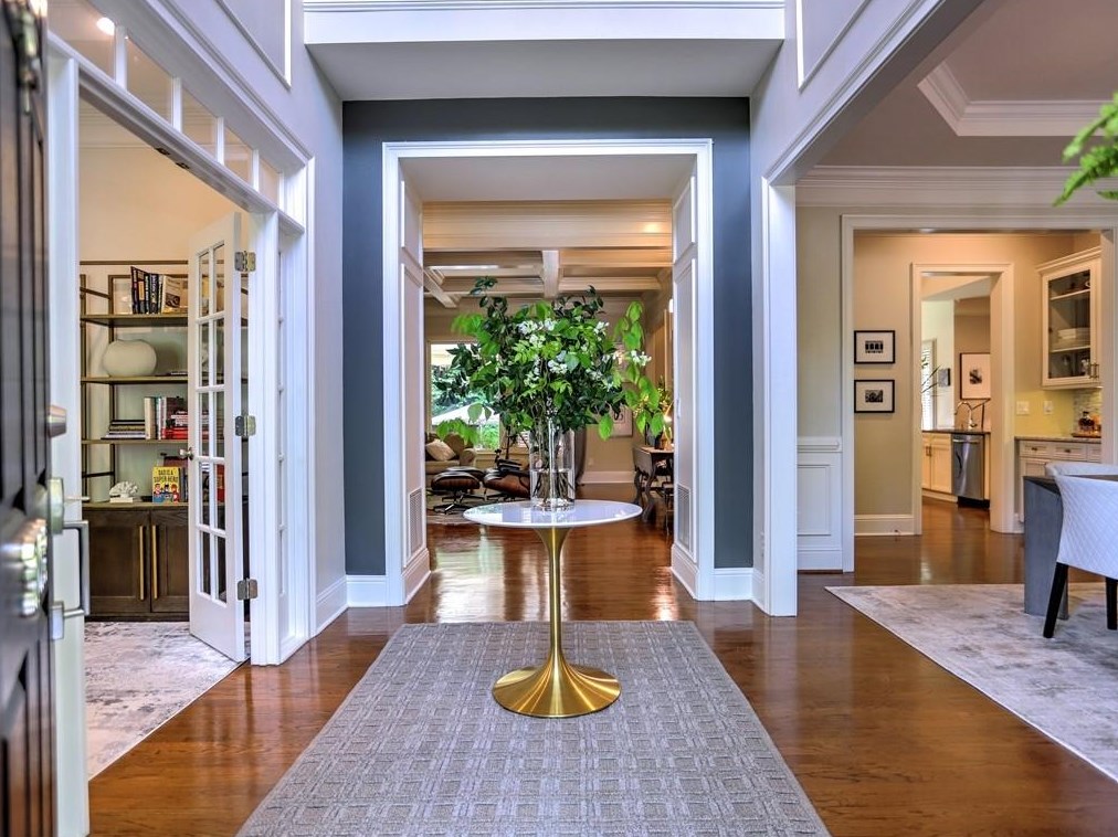 3163 Windsor Lake Dr, Atlanta GA  30319-2374 exterior