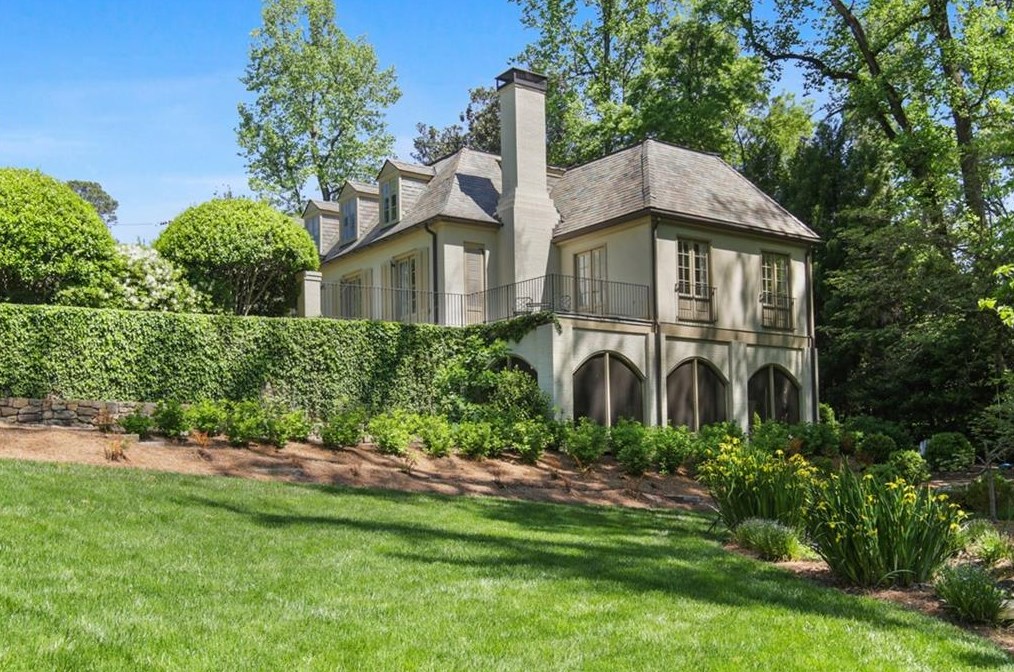 2841 Vernon Rd, Atlanta GA  30305-2934 exterior