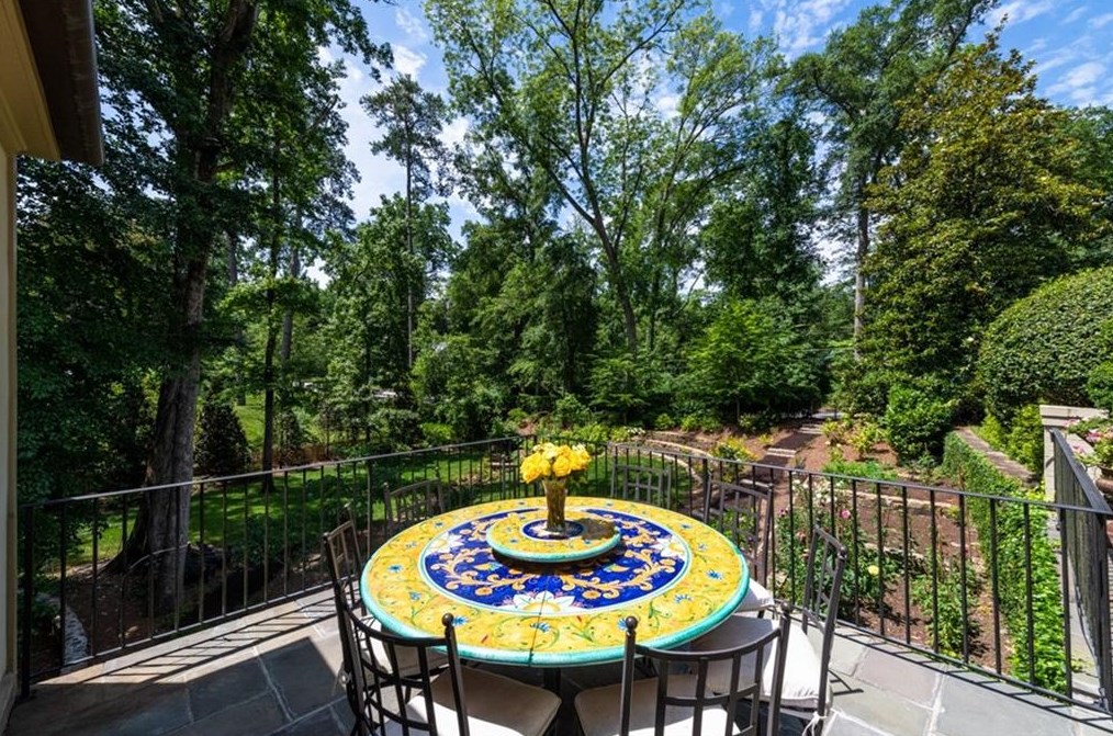 2841 Vernon Rd, Atlanta GA  30305-2934 exterior