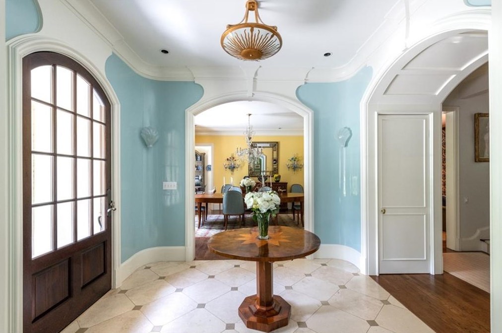 2841 Vernon Rd, Atlanta GA  30305-2934 exterior