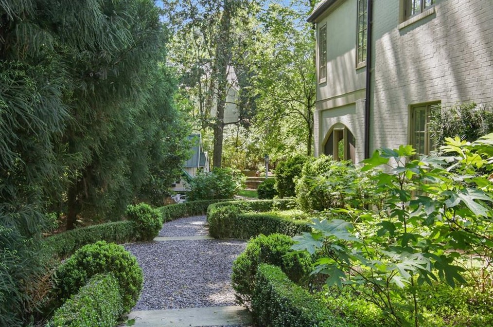 2841 Vernon Rd, Atlanta GA  30305-2934 exterior